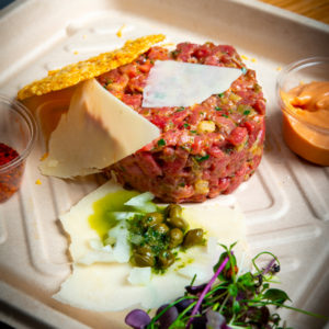 Tartare de boeuf coupé au couteau